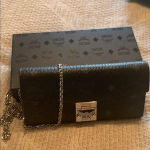 MCM clutch with optional shoulder chain